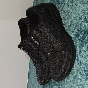 BZees Black Zip-Up Sneakers Womens Size 7.5M "Like New"